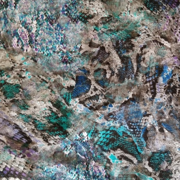 Razor Back Lace Tank Top - Picture 2 of 4